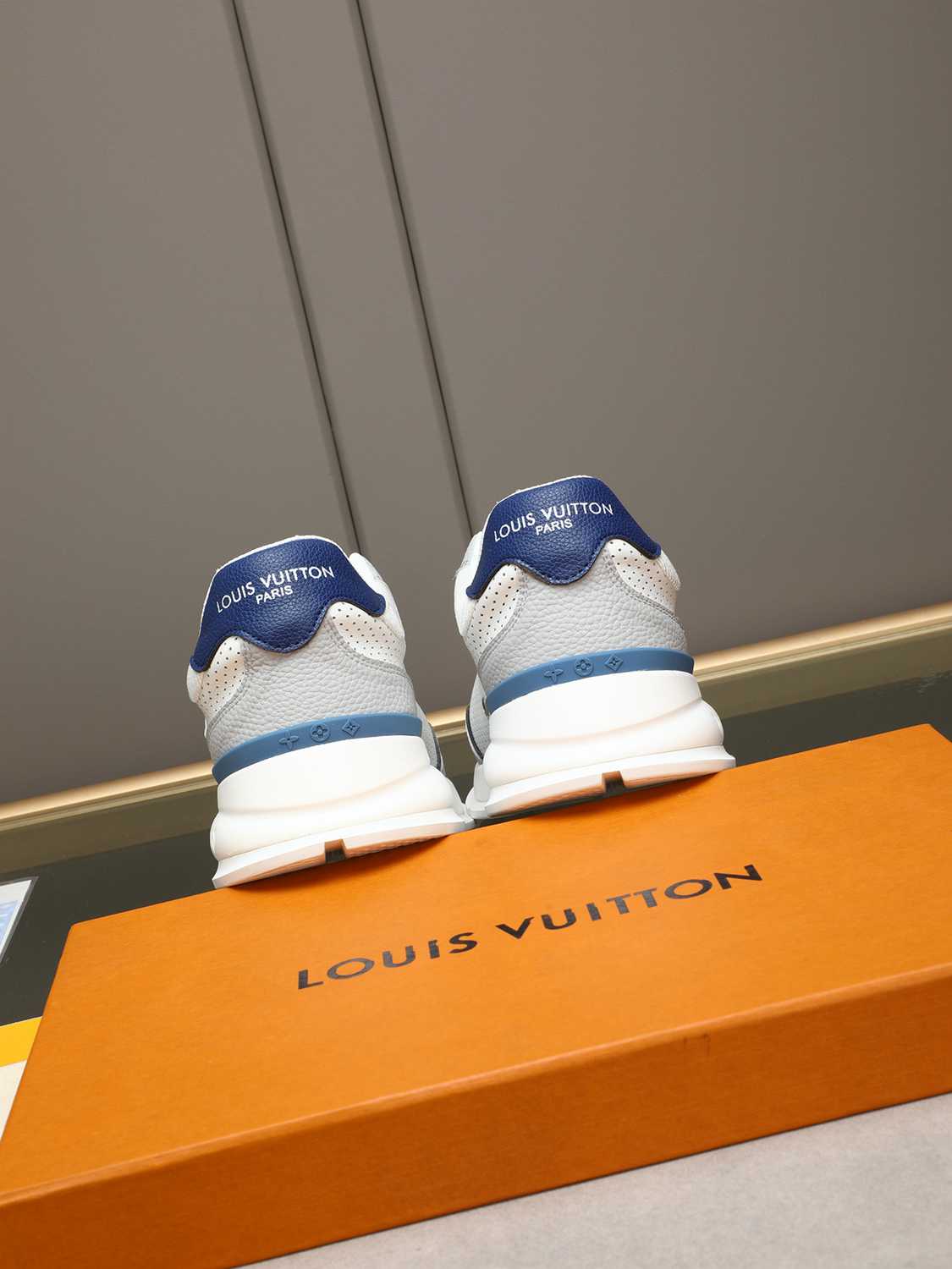 Sneaker LOUIS VUITTON BLANC LOGO BLEU