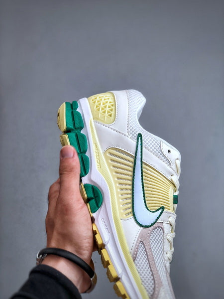 NIKE ZOOM Vomero 5