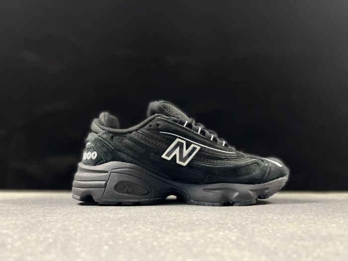 New Balance 1000SI