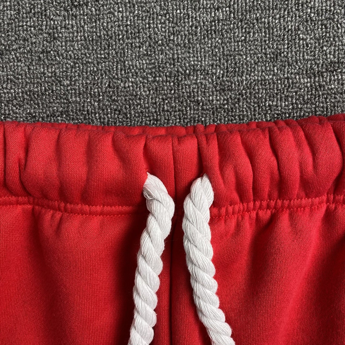 PANTALON DE SURVÊTEMENT SYNA WORLD AVEC LOGO SYNA ROUGE