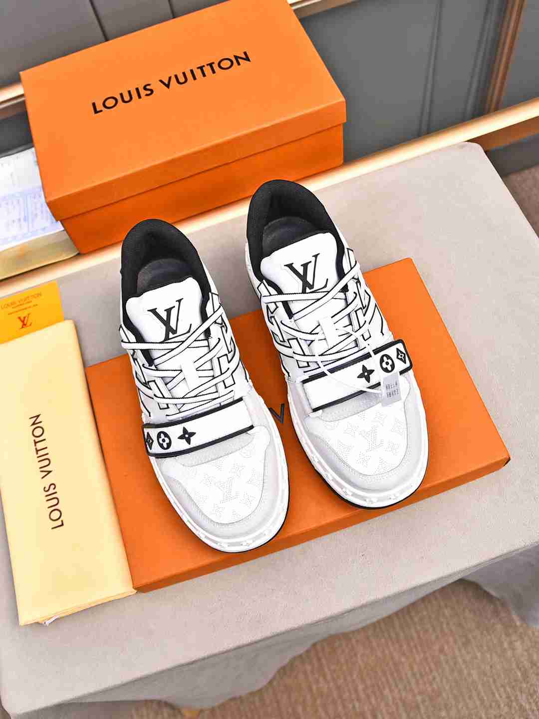 Sneaker LOUIS VUITTON Trainer BLANC