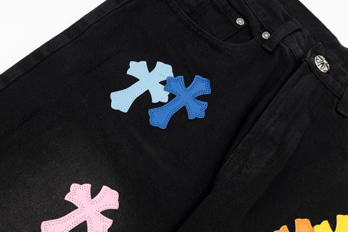 SHORT NOIR AVEC PATCH CROIX MULTICOLORE CHROME HEARTS