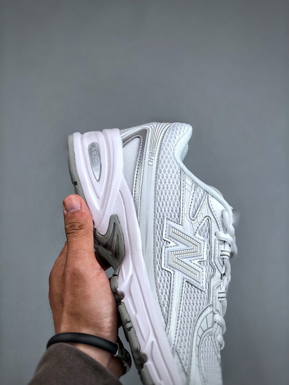 New Balance 740