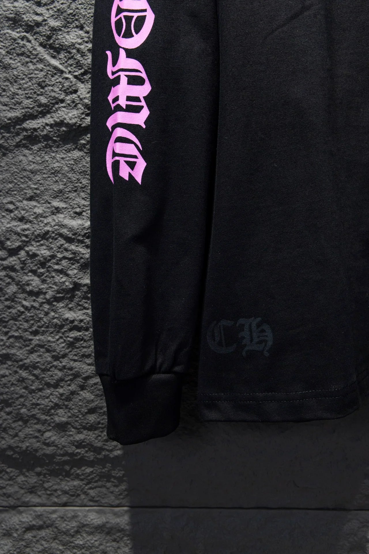 T SHIRT À MANCHES LONGUES À COL VIOLET ET NOIRE CHROME HEARTS
