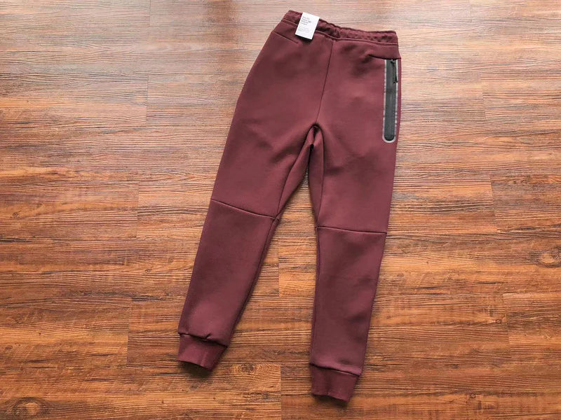 PANTALON NIKE TECH FLEECE x ROUGE BAIES/GRENADE