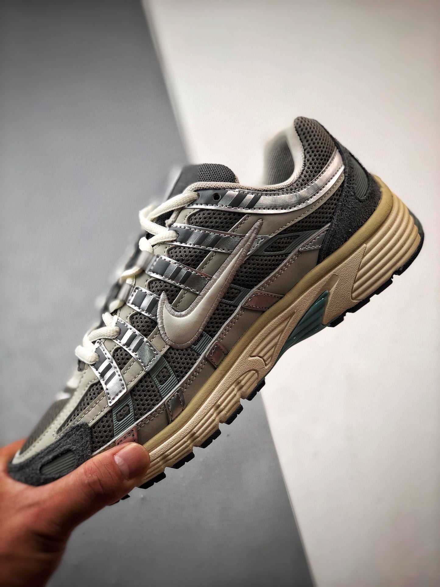 NIKE P-6000