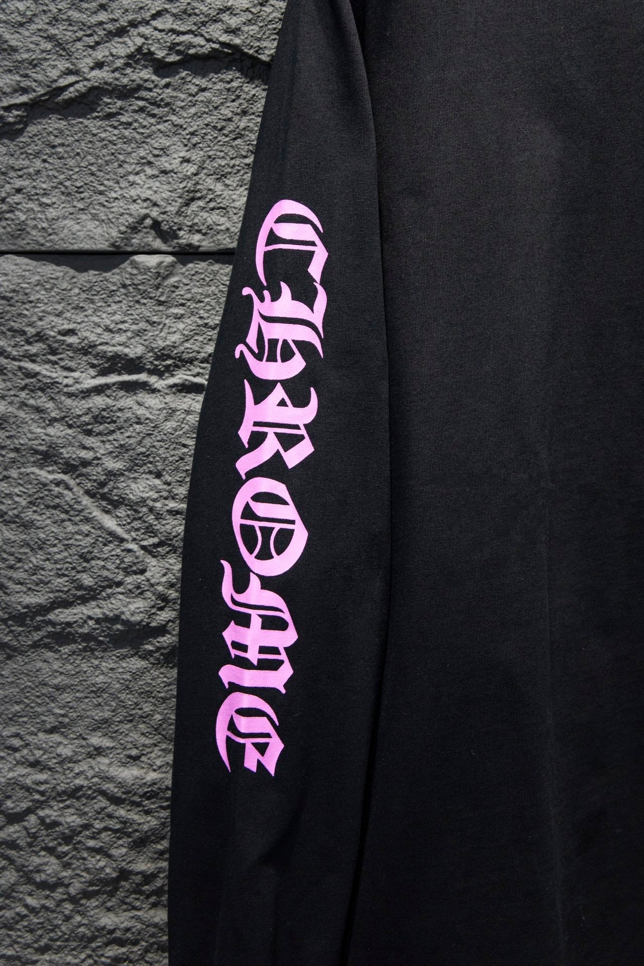 T SHIRT À MANCHES LONGUES À COL VIOLET ET NOIRE CHROME HEARTS