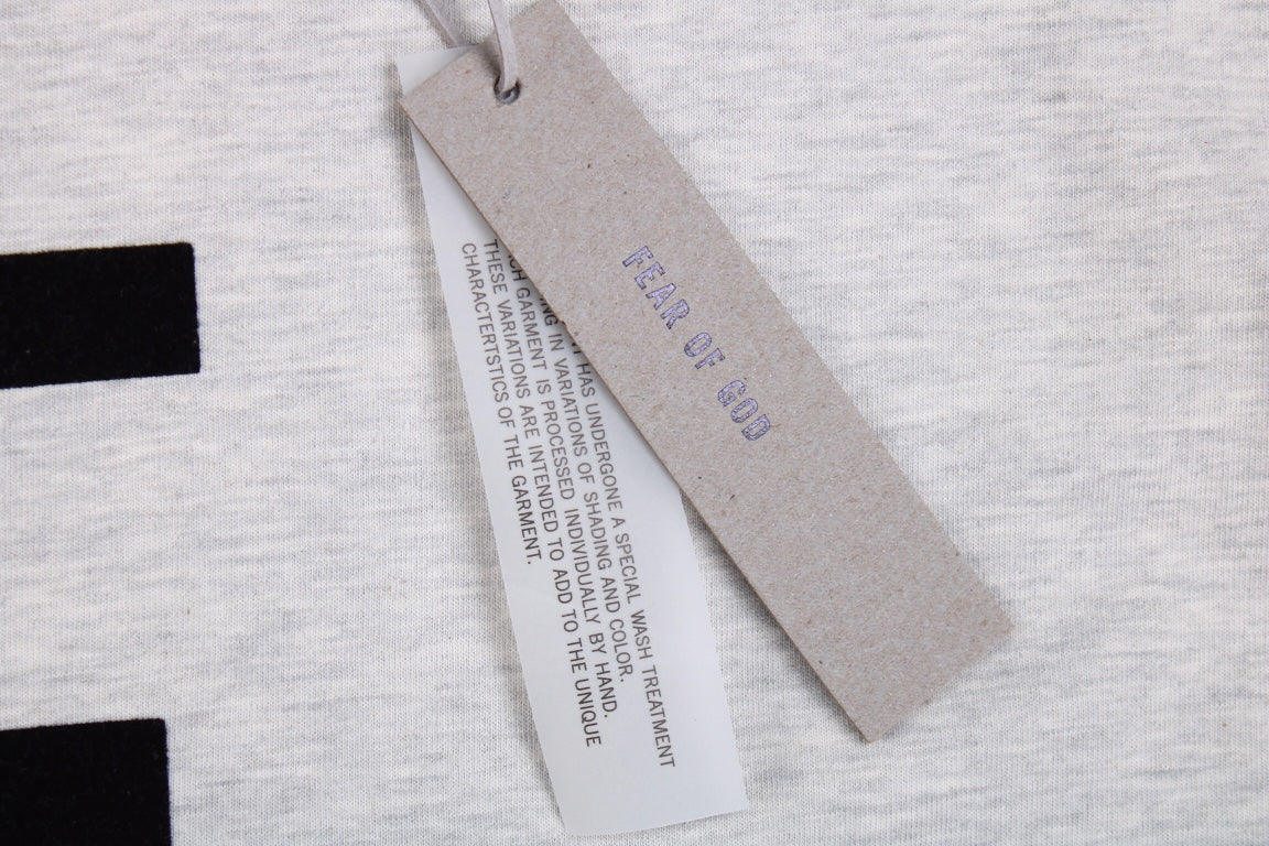 T-shirt « Fear of God » avec la lettre F (gris clair)
