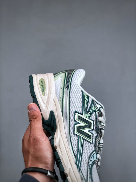 New Balance 740