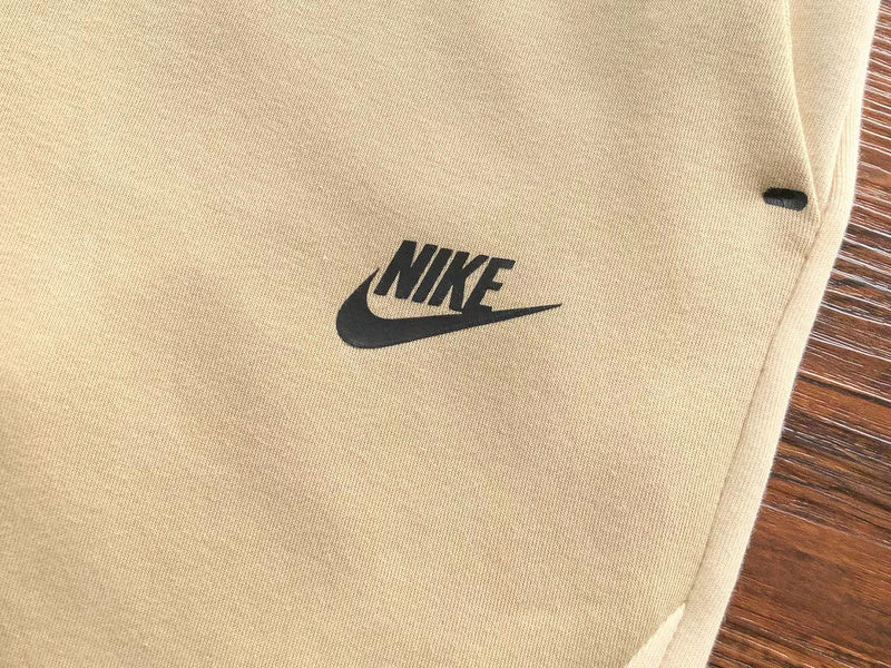 PANTALON NIKE TECH FLEECE x BEIGE