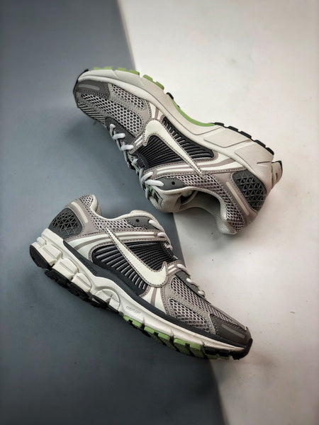 NIKE ZOOM Vomero 5