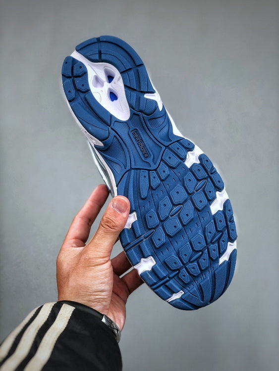 New Balance 740