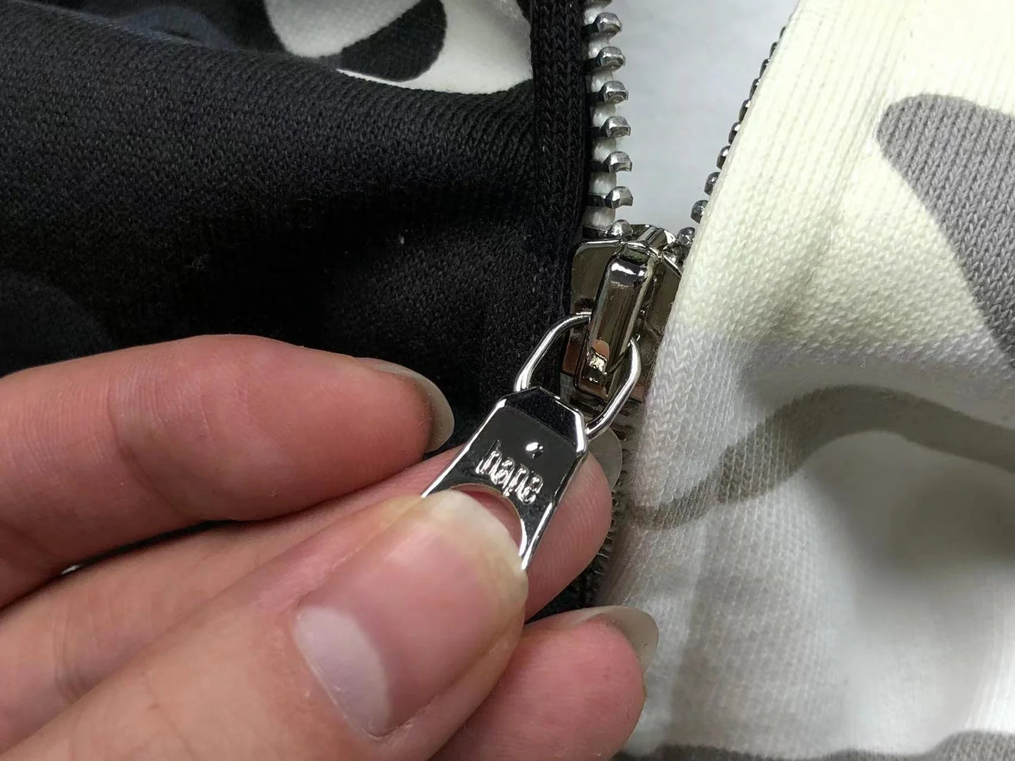 Sweat à capuche entièrement zippé BAPE CITY CAMO HALF SHARK BLANC/NOIR