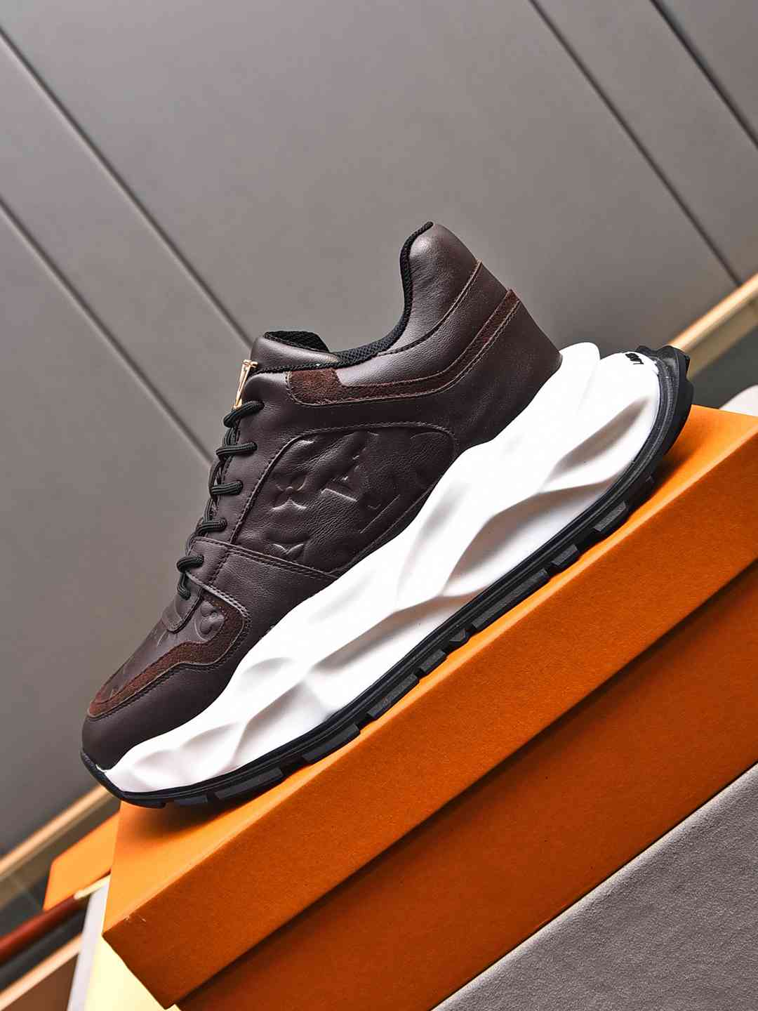 Sneaker LOUIS VUITTON CUIR MARRON MONOGRAME