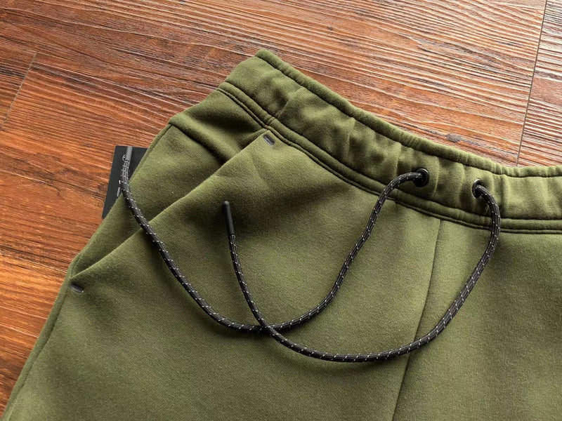 PANTALON NIKE TECH FLEECE x VERT OLIVE