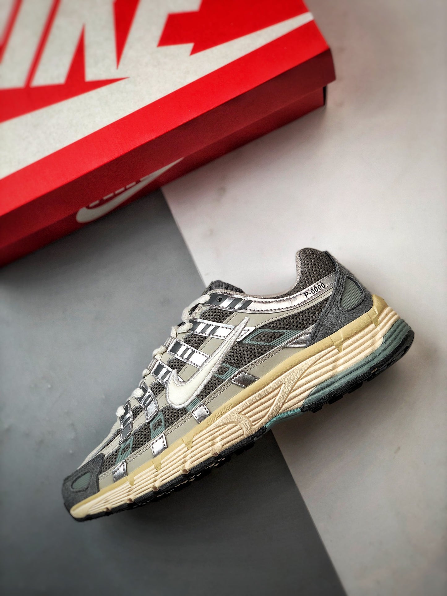 NIKE P-6000