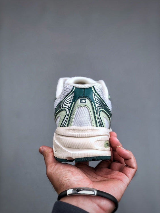 New Balance 740
