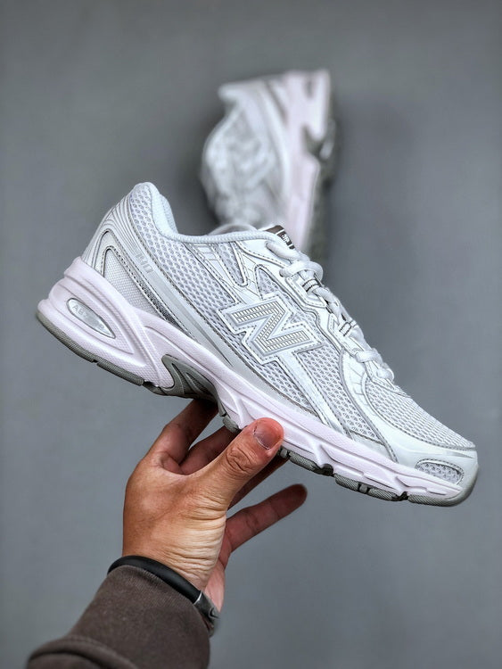 New Balance 740