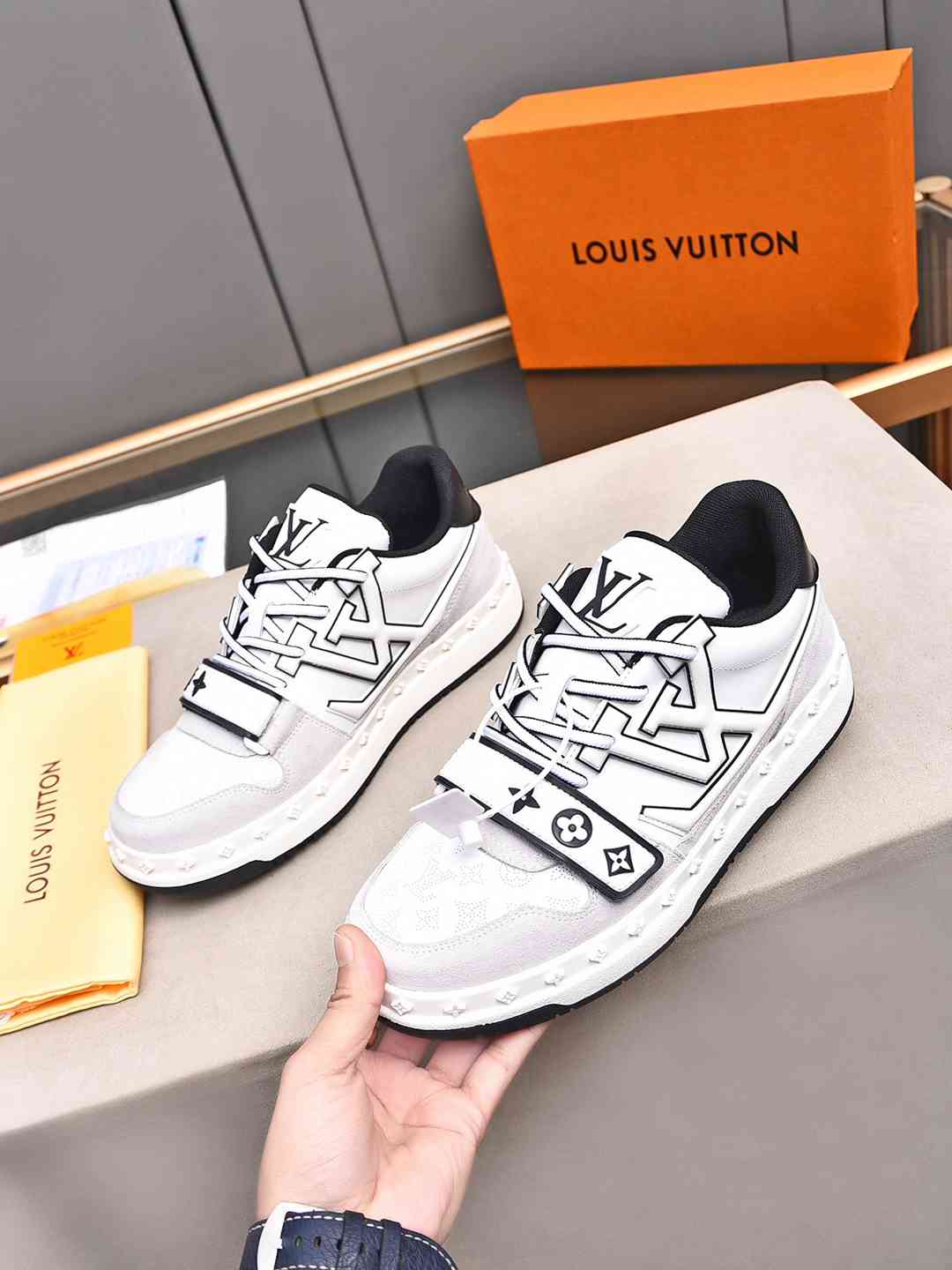 Sneaker LOUIS VUITTON Trainer BLANC