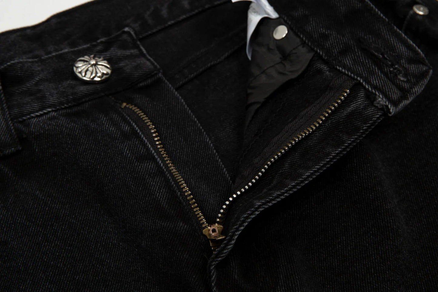 SORTS NOIRS AVEC PATCH CROIX NOIRE ET CHROME HEARTS