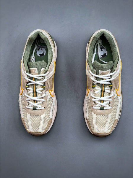 NIKE ZOOM Vomero 5