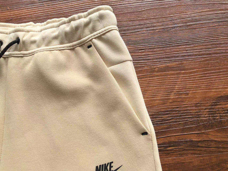 PANTALON NIKE TECH FLEECE x BEIGE