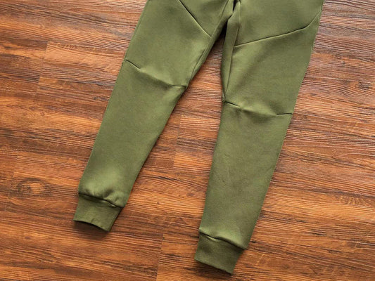 PANTALON NIKE TECH FLEECE x VERT OLIVE