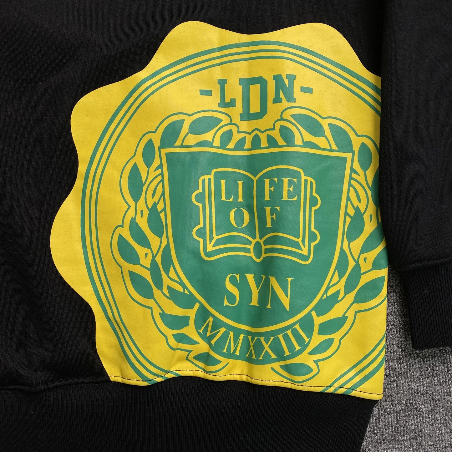 Sweat à capuche Syna World College noir