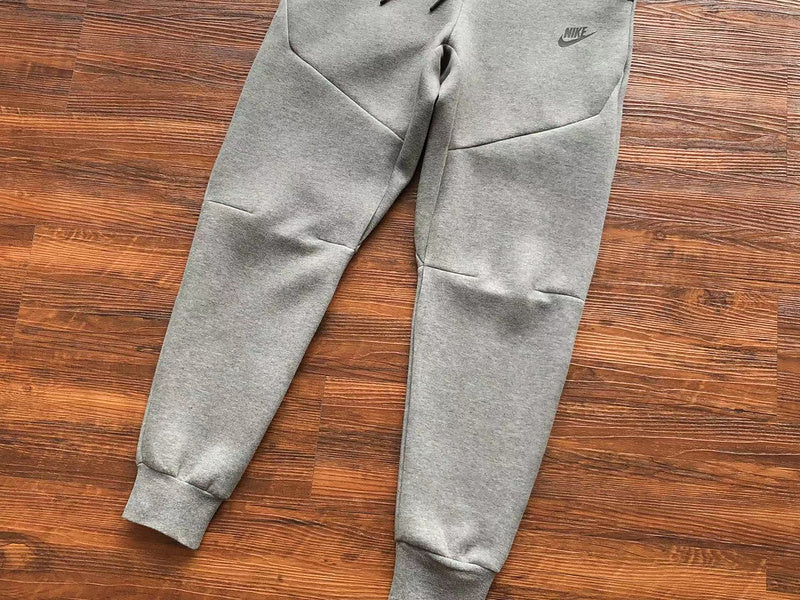 PANTALON NIKE TECH FLEECE x GRIS LOUP