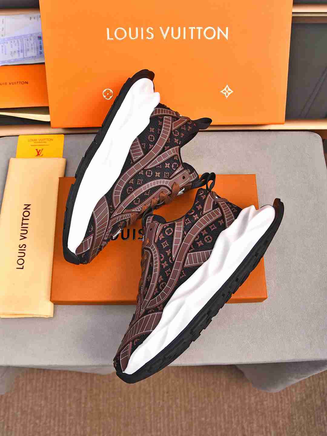 Sneaker LOUIS VUITTON MARRON