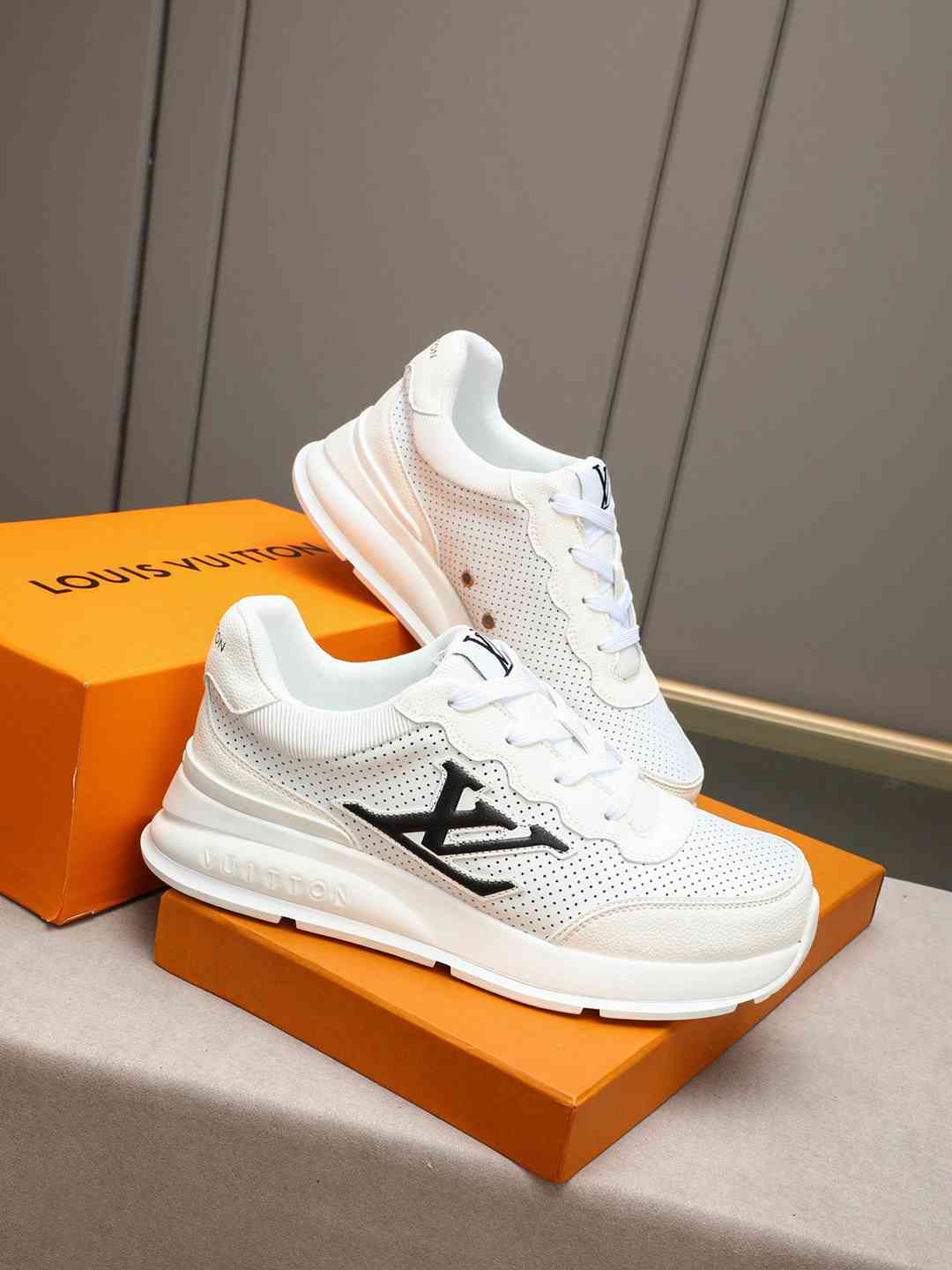 Sneaker LOUIS VUITTON BLANC LOGO NOIR