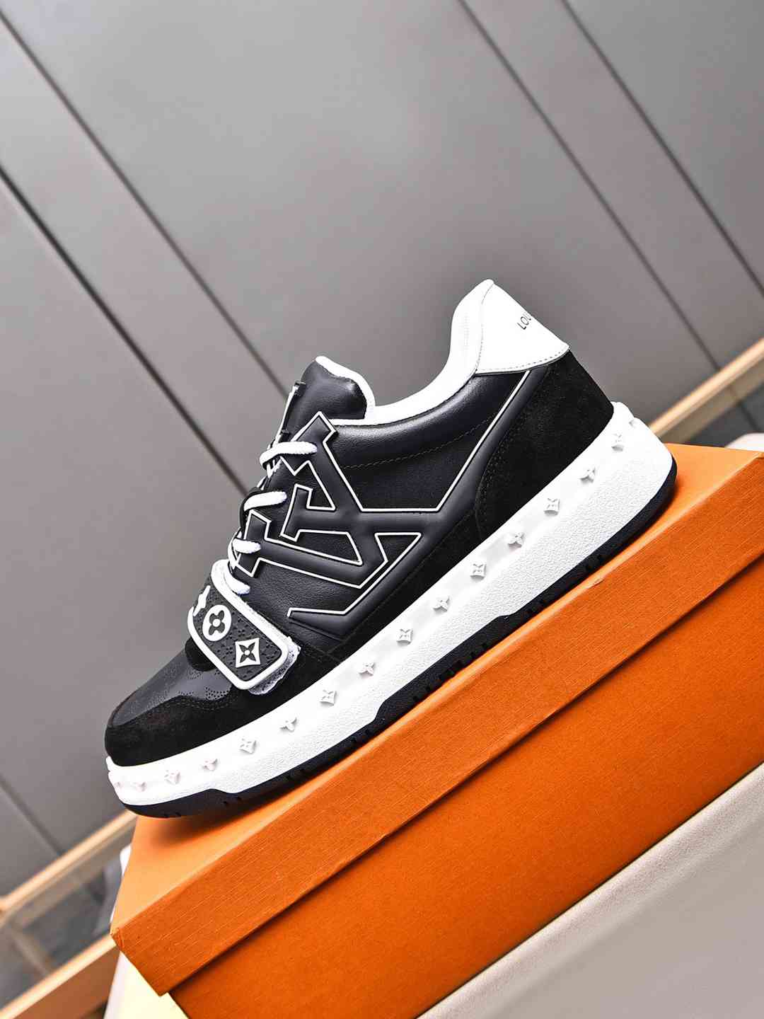 Sneaker LOUIS VUITTON Trainer NOIR BLANC