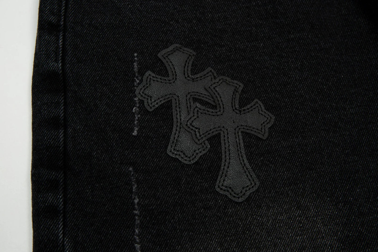SORTS NOIRS AVEC PATCH CROIX NOIRE ET CHROME HEARTS