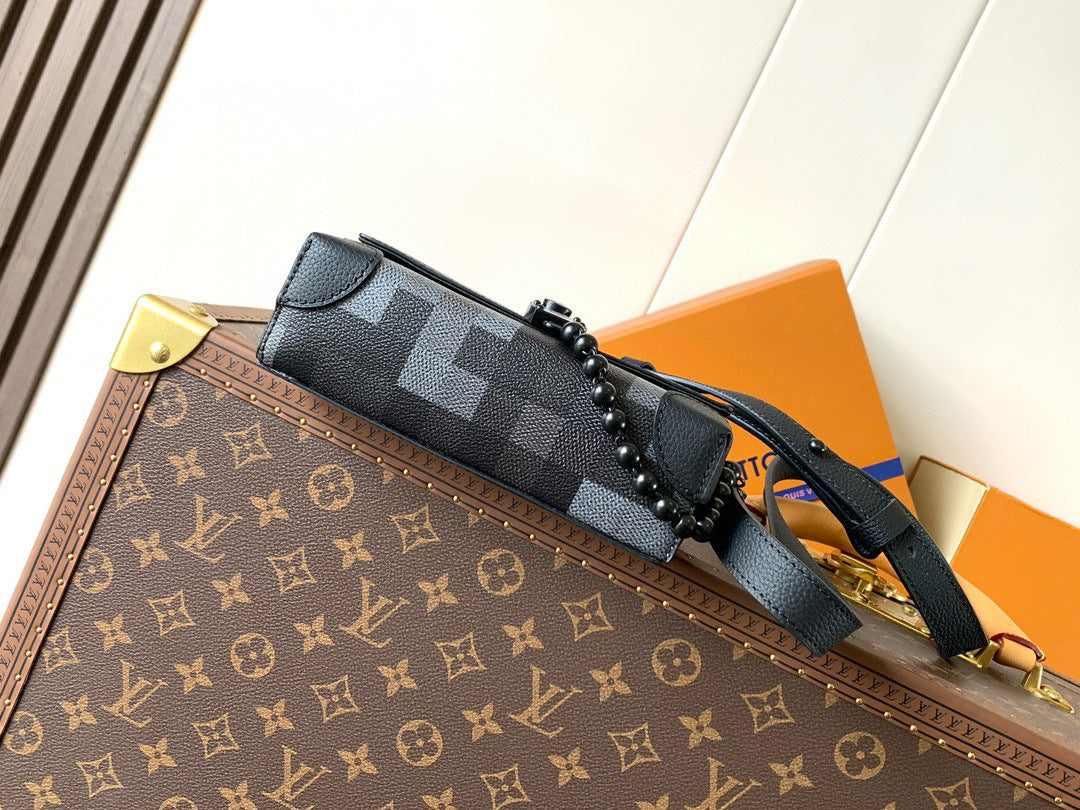 SACOCHE LOUIS VUITTON