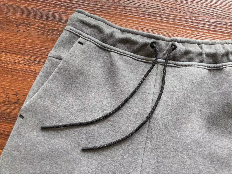 PANTALON NIKE TECH FLEECE x GRIS LOUP
