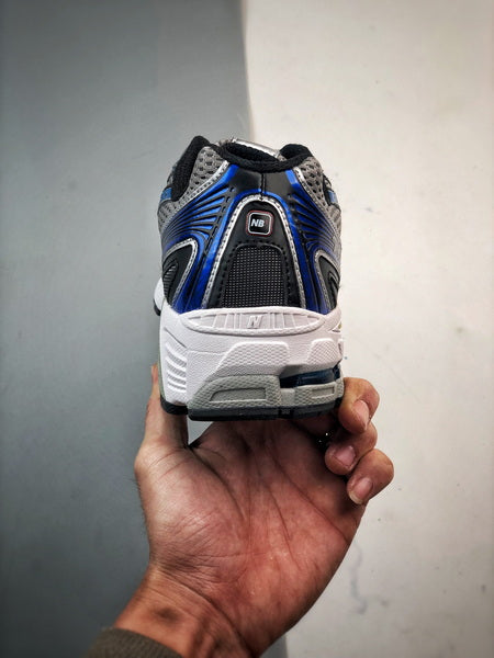 New Balance 740