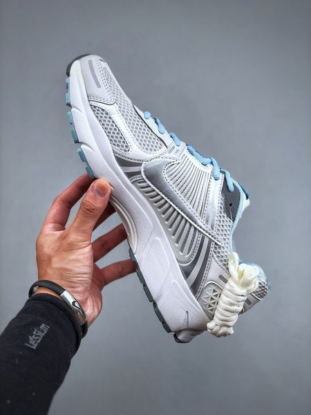 NIKE ZOOM Vomero 5