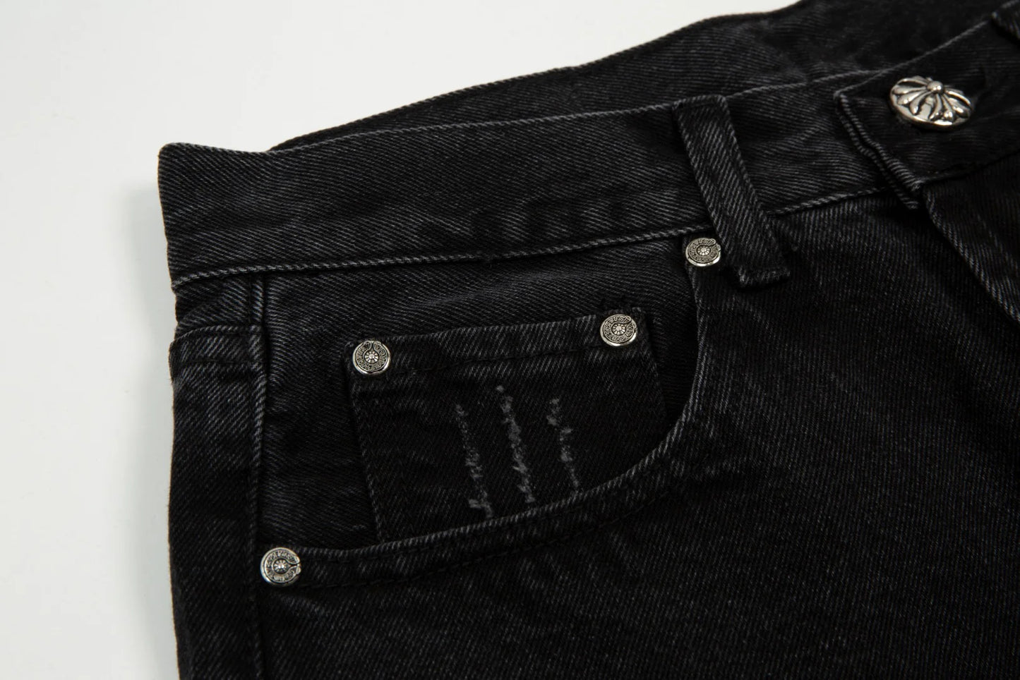 SORTS NOIRS AVEC PATCH CROIX NOIRE ET CHROME HEARTS