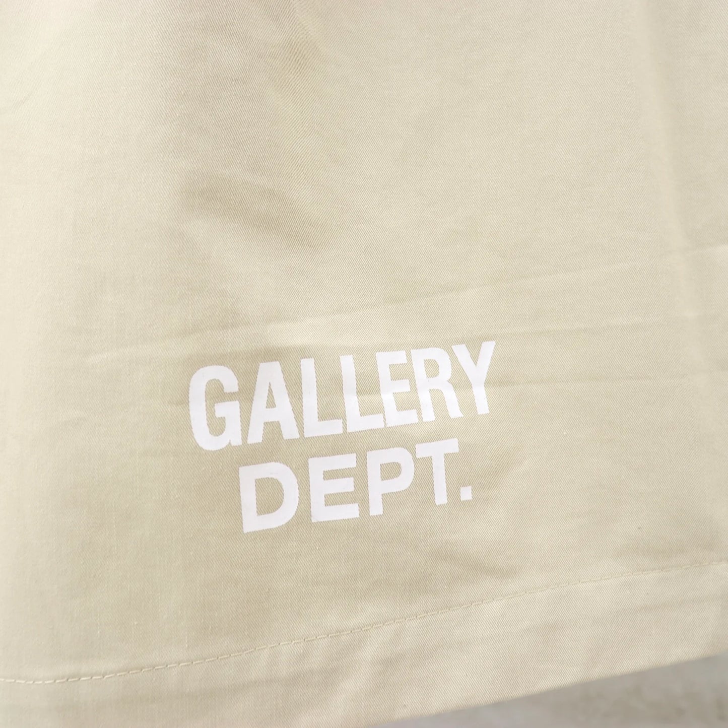 SHORT BLANC GALLERY DEPT