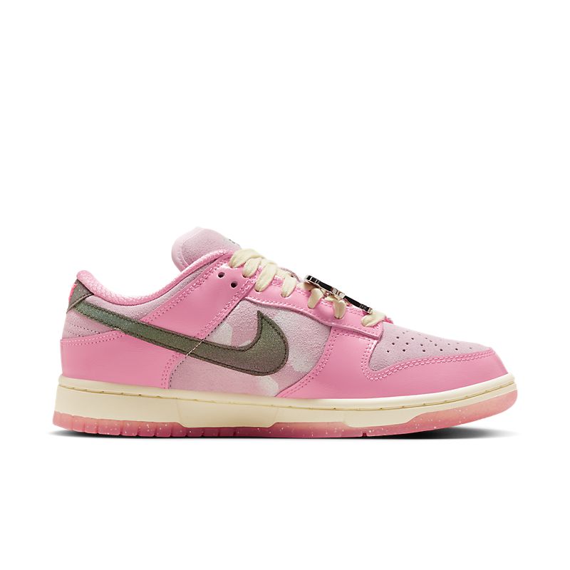NIKE Dunk Low Barbie