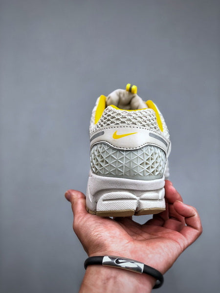 NIKE ZOOM Vomero 5