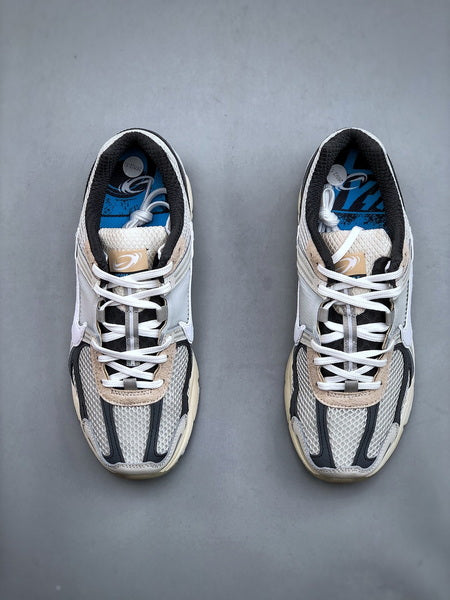 NIKE ZOOM Vomero 5