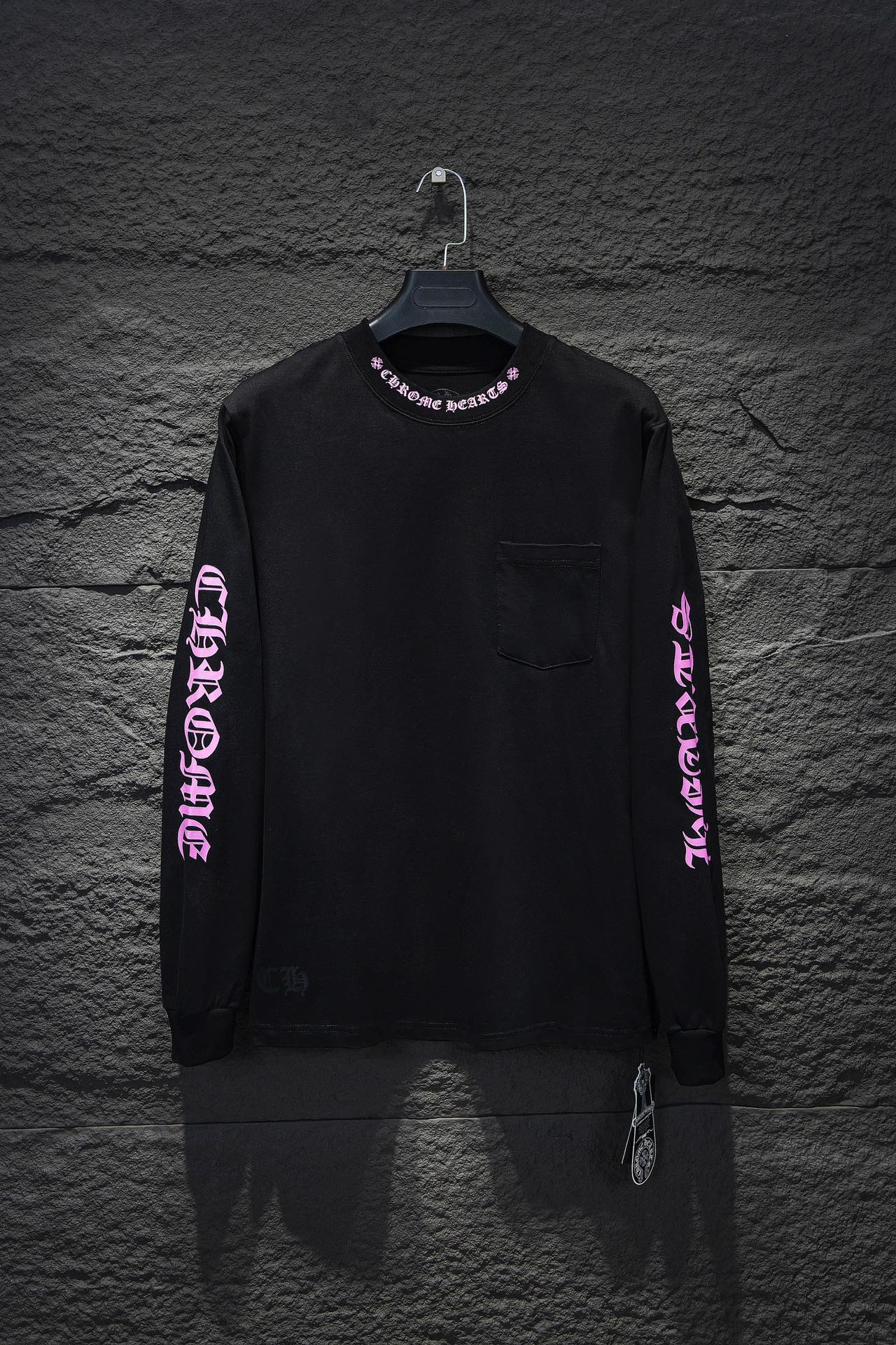 T SHIRT À MANCHES LONGUES À COL VIOLET ET NOIRE CHROME HEARTS
