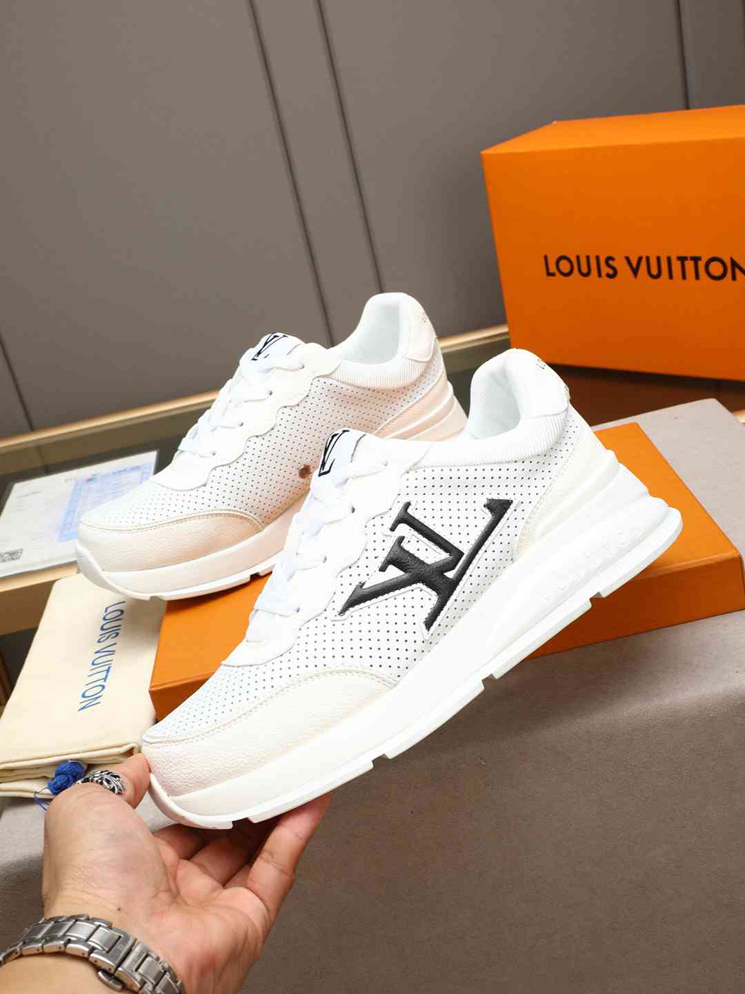 Sneaker LOUIS VUITTON BLANC LOGO NOIR