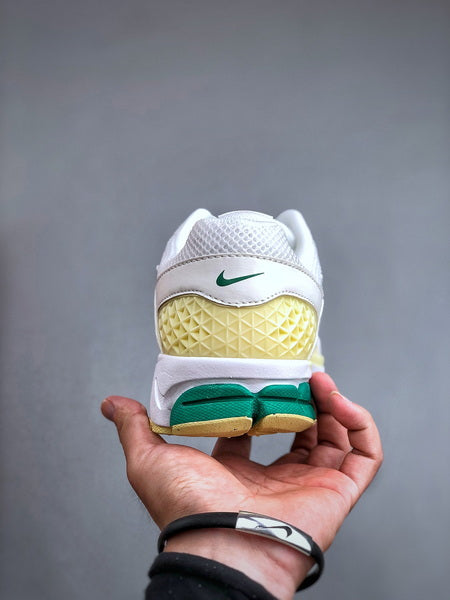 NIKE ZOOM Vomero 5