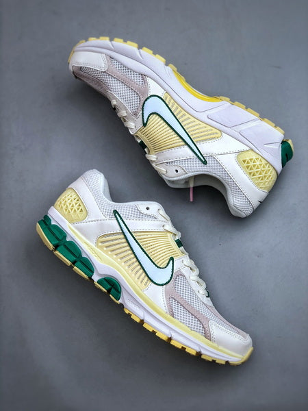 NIKE ZOOM Vomero 5