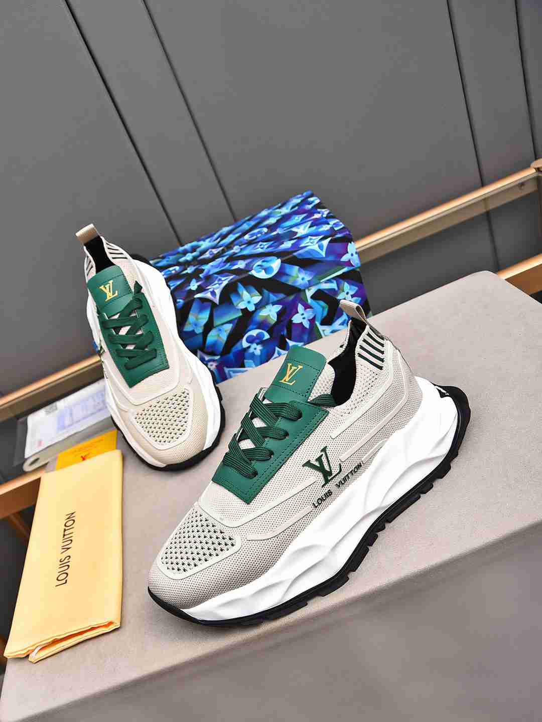 Sneaker LOUIS VUITTON BEIGE VERT