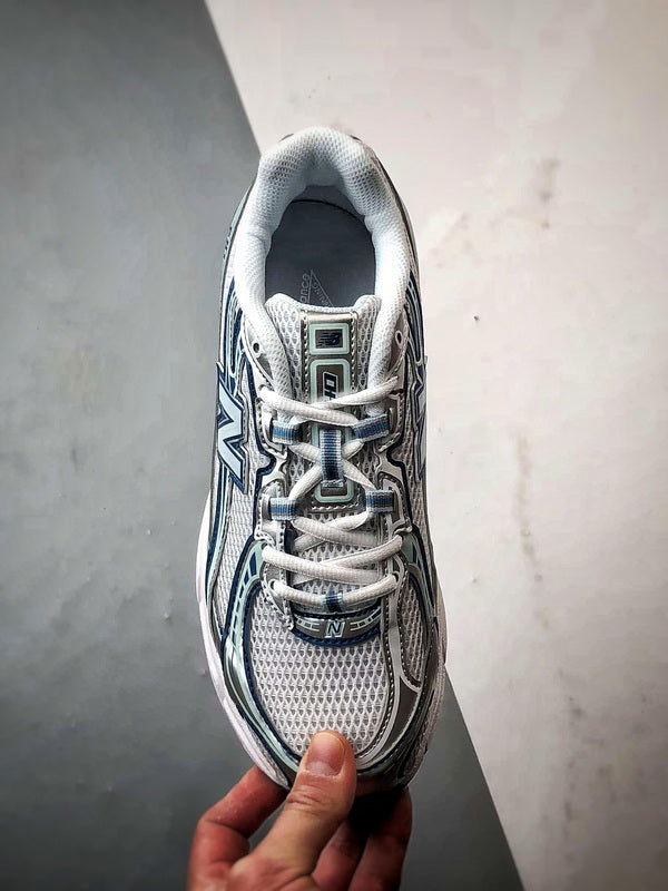 New Balance 740