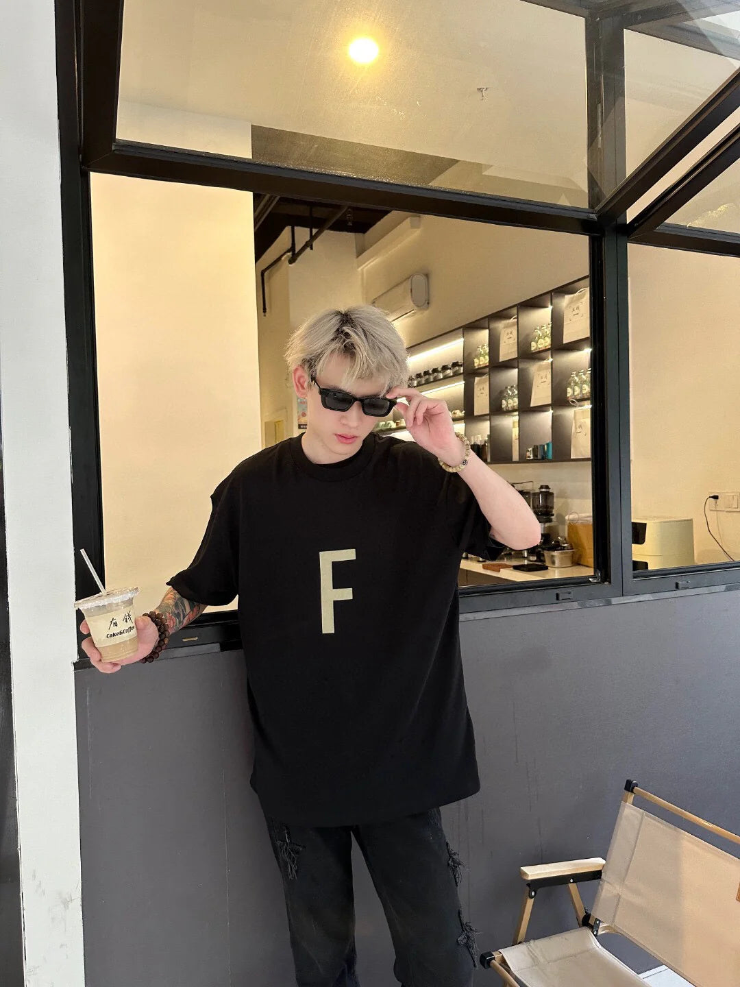T-shirt « Fear of God » avec la lettre F (noir)