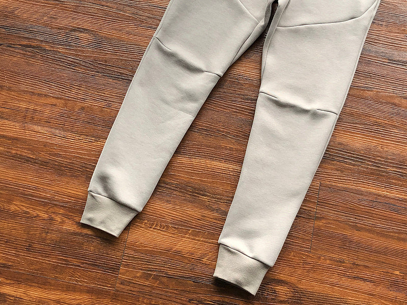 Pantalon Nike Tech Fleece x Gris olive/Pierre Enigma